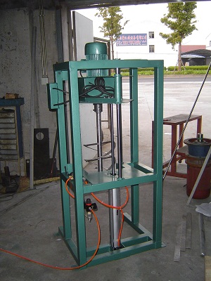 氣動升降螺帶攪拌機(jī)